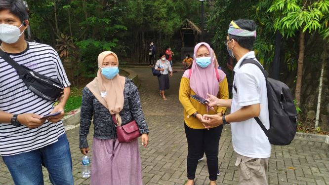 Warga Doyong Karawaci